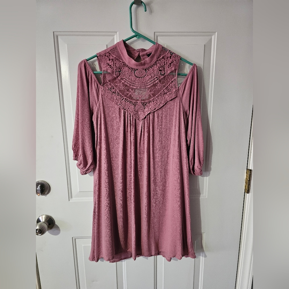Woman's dress auw